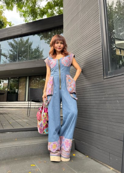 Jumpsuit จากผ้ายีนส์ฟอกนิ่ม x ผ้าไทลื้อ จ.น่าน