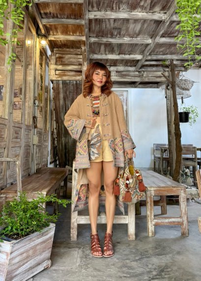 Overcoat ผ้าทอมือ จากใยม่าง ทอผสมกับ ผ้าฝ้ายเข็นมือ ย้อมสีเปลือกไม้ ของดี อ.เกษตรวิสัย จ.ร้อยเอ็ด x ผ้าไทลื้อ
