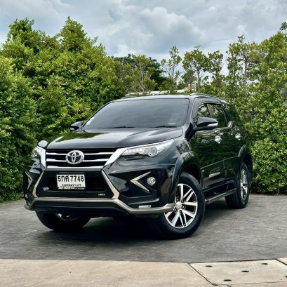 TOYOTA FORTUNER 2.8 V ปี60