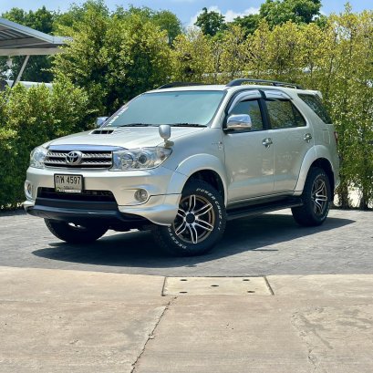 TOYOTA FORTUNER 3.0 V 4 WD ปี 53