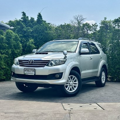 TOYOTA FORTUNER 3.0 V ปี58