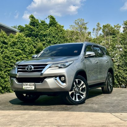 TOYOTA FORTUNER 2.4 V ปี59