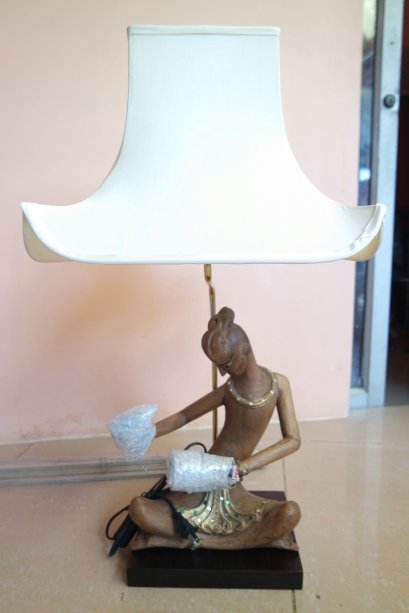 โคมไฟตั้งโต๊ะ