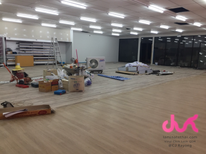 ผลงานติดตั้ง กระเบื้อง คลิ๊กล็อค ลายไม้ ความหนา 4 มม. แบรนด์ QDM 