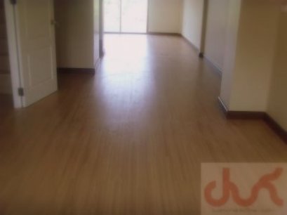 ซ.สวนผัก 34 พื้นไม้ลามิเนต Robina T-15