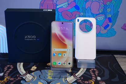 สมาร์ทโฟน Vivo X300 (16+512GB) Halo Pink (5G) อุปกรณ์แท้ครบกล่อง มีประกันศูนย์ ขายเพียง 23,900.- เท่านั้น
