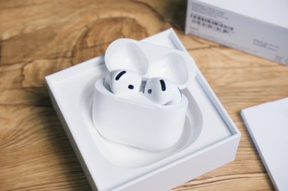 หูฟังไร้สาย Apple AirPods 4 with Active Noise Cancellation สภาพสวย ครบกล่อง ราคาเพียง 4,390 .-เท่านั้น