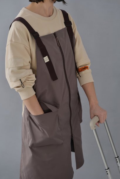 Versatile Front Zip Apron - Easy Wear
