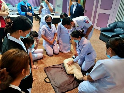 อบรมการช่วยชีวิตขั้นพื้นฐานและการใช้เครื่อง AED