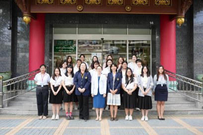 คลินิกการแพทย์แผนจีนหัวเฉียว ให้การต้อนรับคณะอาจารย์และนักศึกษา วิทยาลัยแพทย์ศาสตร์นานาชาติจุฬาภรณ์ มหาวิทยาลัยธรรมศาสตร์ ในโอกาสเข้าศึกษาดูงานด้านการแพทย์แผนจีน