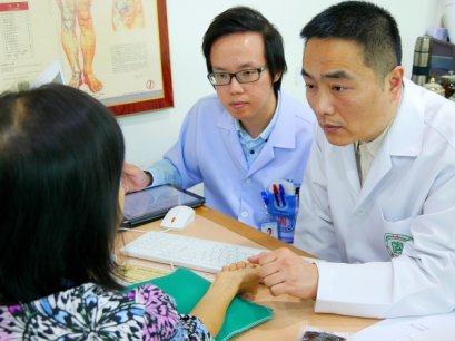 ตรวจผู้ป่วยโรคมะเร็ง *ไม่มีค่าใช้จ่าย โดย แพทย์จีน สวี เว่ย เจี๋ย โรงพยาบาลหลงหัว