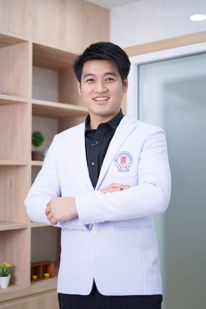 แพทย์จีน กรกฎ คุณโฑ (หมอจีน โจว เฉิง)