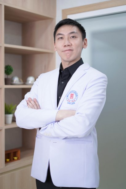 แพทย์จีน ธิติ นิลรุ่งรัตนา (หมอจีน หลิน เจีย เฉิง)