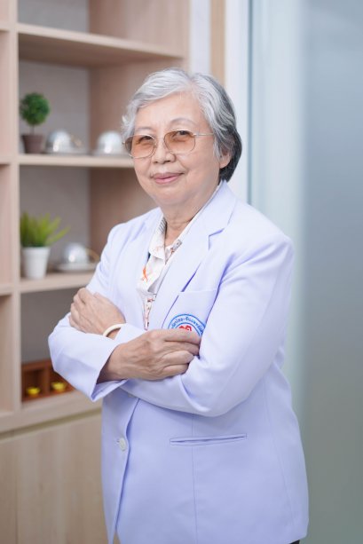 แพทย์จีนอาวุโส นิจวิภา  ทวีโชติช่วง (หมอจีน เฉิน เอ๋อ ฮุย)