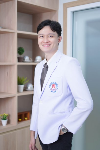 ดร.พจ.พีระพงศ์  เลิศนิมิตพันธ์ (หมอจีน เฉิน เจียง เฉิง)  