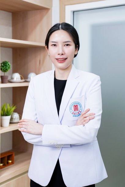 แพทย์จีน ศศินิภา กายเจริญ (หมอจีน เฝิง เจี๋ย อวี่)