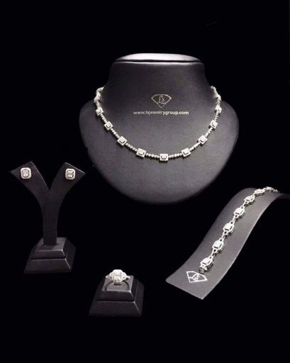 Review  ชุดจิวเวลรี่เพชรประกบเหลี่ยมพิเศษ (แทนเพชร Emerald Cut 1.5 carat) ดีไซน์สุดเรียบหรูจากห้างเพชรหลีเสง