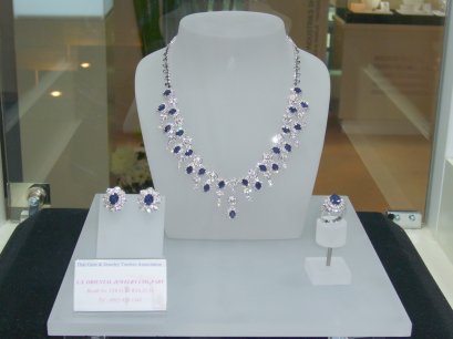 ชิ้นงานโชว์ กลุ่มอุตสาหกรรมเครื่องประดับทอง และแพลตินั่ม งาน Bangkok Gems & Jewelry Fair 40th