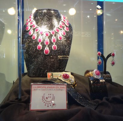 Ploi Thai Jewelry Creation Award in Bangkok Gems & Jewelry Fair ครั้งที่ 50  September 2012   By   L.S. Jewelry Group