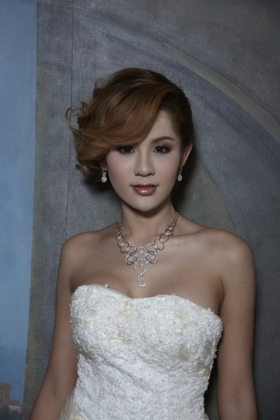 Ad และ Fashion Jewelry ในหนังสือ I DO ฉบับ เดือนกันยายน-ตุลาคม 2553 โดย Lee Seng Jewelry