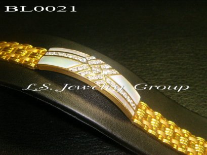 สร้อยข้อมือประดับมุก