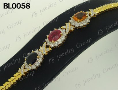 สร้อยข้อมือพลอยสามสีเจียระไน