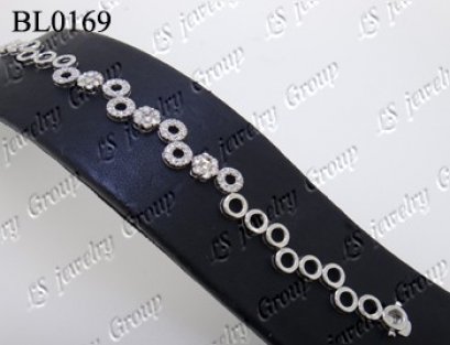 สร้อยข้อมือเพชร Heart & Arrow