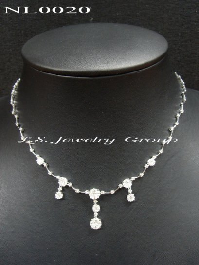 สร้อยคอเพชรประกบเหลี่ยมพิเศษ (ไม่เห็นรอยต่อ)