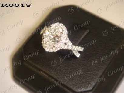 แหวนเพชรเกสรรูปไข่