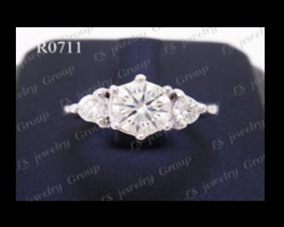 แหวนเพชรชู (Diamonds Ring) เพชร Heart&Arrow - Russian Cut