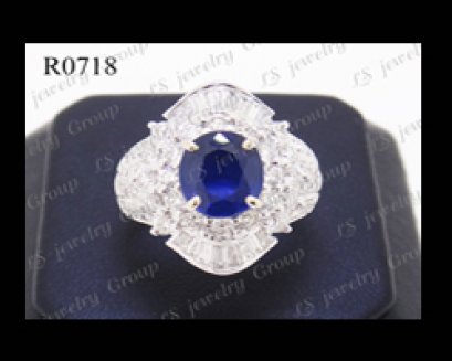 แหวนไพลินซีลอนธรรมชาติเจียระไน (Certified Natural Ceylon Blue Sapphire Ring) ล้อมเพชร Heart&Arrow - Russian Cut