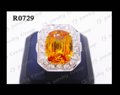 แหวนบุษราคัมจันทบุรีธรรมชาติเจียระไน (Certified Natural Yellow Sapphire Ring) ล้อมเพชร Heart&Arrow - Russian Cut