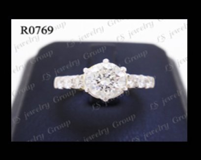 แหวนเพชรชู (Diamonds Ring) ล้อมเพชร Heart & Arrow - Russian Cut