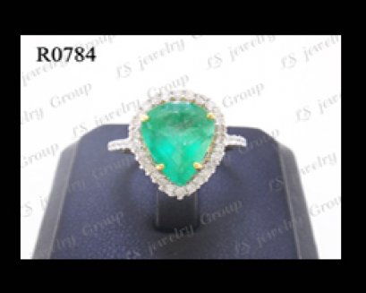 แหวนมรกตโคลัมเบียธรรมชาติเจียระไนรูปหยดน้ำ (Natural Columbia Emerald Ring) ล้อมเพชร Heart&Arrow - Russian Cut