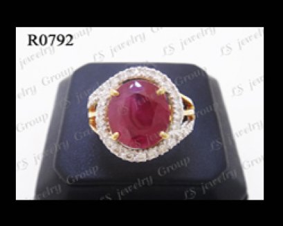 แหวนทับทิมพม่าธรรมชาติเจียระไน (Natural Burma Ruby Ring) ล้อมเพชร Heart & Arrow - Russian Cut