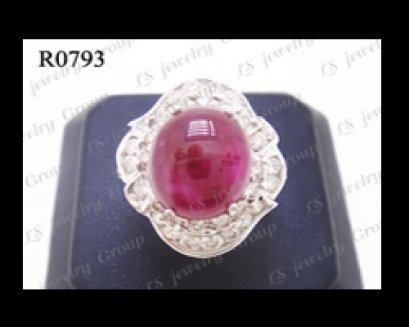 แหวนทับทิมพม่าธรรมชาติหลังเบี้ย (Natural Burma Ruby Ring) ล้อมเพชร Heart&Arrow - Russian Cut