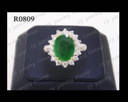 แหวนหยกพม่าธรรมชาติเจียระไน (Natural Burma Jade Ring) ล้อมเพชร Heart&Arrow - Russian Cut