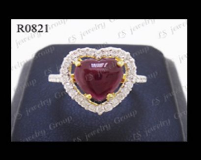 แหวนทับทิมพม่าธรรมชาติหลังเบี้ย (Natural Burma Ruby Ring) ล้อมเพชร Heart&Arrow - Russian Cut