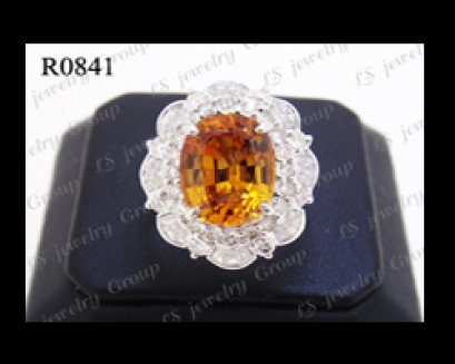 แหวนบุษราคัมธรรมชาติเจียระไน (Certified Natural Yellow Sapphire Ring) ล้อมเพชร Heart&Arrow - Russian Cut