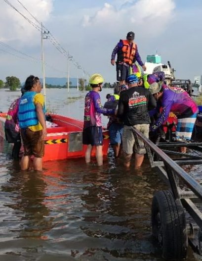 ห้างเพชรหลีเสง (L.S.Jewelry Group) โดย ดร.นฤมล-ดร.พีรวัฒน์-ดร.ธัชวิน สุรเศรษฐ M.D.L.S.Jewelry Group (ห้างเพชรหลีเสง), ประธานกต.ตร.กทม.(ภาคประชาชน), ประธานกต.ตร.บก.น.1, ประธานกต.ตร.บก.สายตรวจและปฏิบัติการพิเศษ(191), ประธานกต.ตร.สน.ชนะสงคราม ได้ส่งทีมอาสาลง