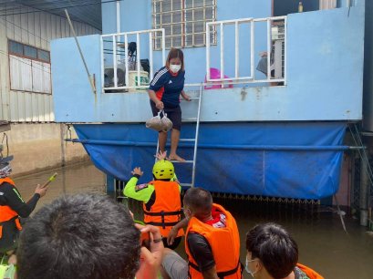 ห้างเพชรหลีเสง (L.S.Jewelry Group) โดย ดร.นฤมล-ดร.พีรวัฒน์-ดร.ธัชวิน สุรเศรษฐ M.D.L.S.Jewelry Group (ห้างเพชรหลีเสง), ประธานกต.ตร.กทม.(ภาคประชาชน), ประธานกต.ตร.บก.น.1, ประธานกต.ตร.บก.สายตรวจและปฏิบัติการพิเศษ(191), ประธานกต.ตร.สน.ชนะสงคราม ได้ส่งทีมอาสาร่