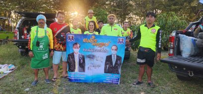 ห้างเพชรหลีเสง (L.S.Jewelry Group) โดย ดร.นฤมล-ดร.พีรวัฒน์-ดร.ธัชวิน สุรเศรษฐ M.D.L.S.Jewelry Group (ห้างเพชรหลีเสง), ประธานกต.ตร.กทม.(ภาคประชาชน) และประธานกต.ตร.บก.น.1 มอบหมายให้อปพร.เขตพระนคร และอาสาที่อยู่ในสังกัด ออกช่วยเหลือพี่น้องประชาชนที่ประสบภัยน