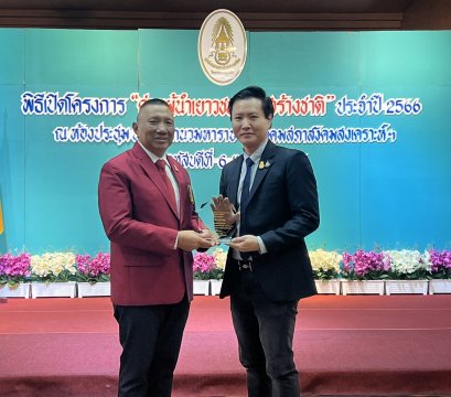 ห้างเพชรหลีเสงสนับสนุนเยาวชนคนเก่ง คนดี ให้เป็นกำลังสำคัญพัฒนาประเทศในอนาคต ห้างเพชรหลีเสง โดย ดร.พีรวัฒน์-ดร.ธัชวิน สุรเศรษฐ M.D.L.S.Jewelry Group-ประธานกต.ตร.กทม.(ภาคประชาชน)-ประธานกต.ตร.บก.น.1- ประธานสภาฯ เขตพระนคร-ที่ปรึกษาคณะทำงานโครงการค่ายผู้นำฯ ได