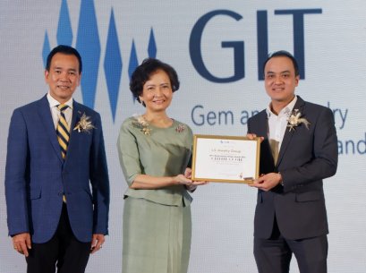 ห้างเพชรหลีเสง (L.S.Jewelry Group) โดย ดร.ธัชวิน สุรเศรษฐ เป็นกรรมการตัดสินรอบชิงชนะเลิศ ในโครงการประกวดออกแบบเครื่องประดับ GIT’s World Jewelry Design Awards 2023  ซึ่งจัดโดย ผอ.สุเมธ ประสงค์พงษ์ชัย ผอ.สถาบันวิจัยและพัฒนาอัญมณีและเครื่องประดับแห่งชาติ (GI