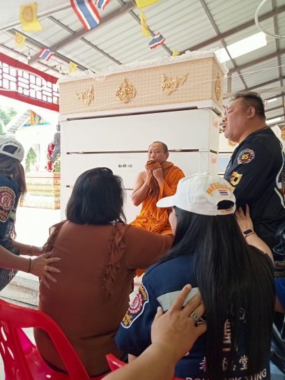 ห้างเพชรหลีเสง มอบโลงให้กับทางวัดโปงโก อำเภอด่านมะขามเตี้ย กาญจนบุรี โดยอาสานำโลง49ใบ พร้อมอุปกรณ์ปฐมพยาบาลเบื้องต้นมอบให้วัดโปงโกเป็นวัดที่อยู่ห่างไกล จากตัวเมืองมาก และมีชุมชนชาวกะเหรี่ยงเป็นส่วนมาก ขออนุโมทนาบุญให้ลูกค้าทุกท่านและครอบครัวอายุยืนยาว สุข