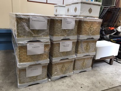 ห้างเพชรหลีเสง (L.S.Jewelry Group) โดย ดร.นฤมล-ดร.พีรวัฒน์-ดร.ธัชวิน สุรเศรษฐ M.D.L.S.Jewelry Group (ห้างเพชรหลีเสง), ประธานกต.ตร.กทม.(ภาคประชาชน) และประธานกต.ตร.บก.น.1 บริจาคโลงศพให้กับผู้เสียชีวิตที่ยากไร้ โดยมอบมอบหมายให้ทีมงาน รับร่างผู้เสียชีวิตจากบ้