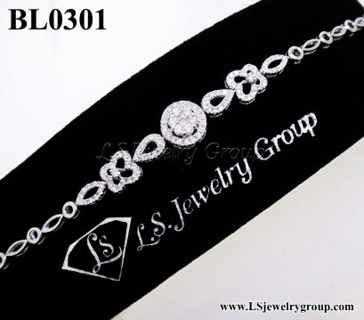 สร้อยข้อมือเพชรแท้ธรรมชาติ 1.55 Ct. น้ำ100-99% เพชรแท้ธรรมชาติ H&amp;A-รัชเชี่ยนคัท 105 เม็ด  ทองคำเปอร์เซ็นต์สูงสุด หนัก 10.200 g.