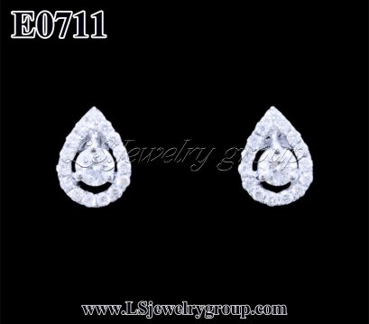 ต่างหูเพชรแท้ธรรมชาติ (Natural Diamonds) 0.60 Ct.