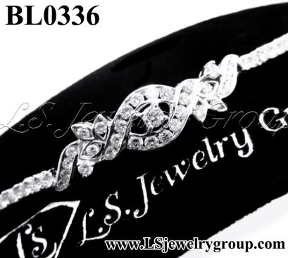 สร้อยข้อมือเพชรแท้ธรรมชาติ (Natural Diamonds) 2.05 Ct.