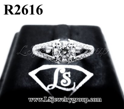 แหวนเพชรแท้ธรรมชาติ (Natural Diamonds) 0.92 Ct. มีใบ Cer E color (น้ำ 99%)/VVS